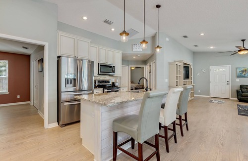 Vilano Beach House | Adorable beach cottage! Short walk to the beach or intracoastal waterway