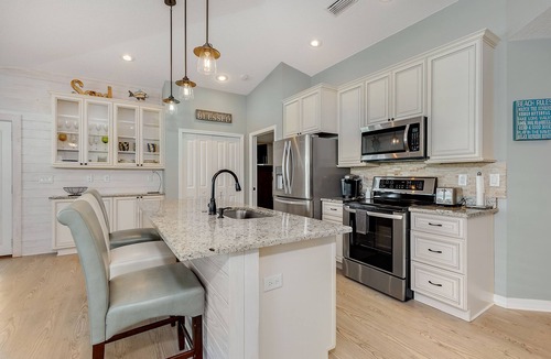 Vilano Beach House | Adorable beach cottage! Short walk to the beach or intracoastal waterway