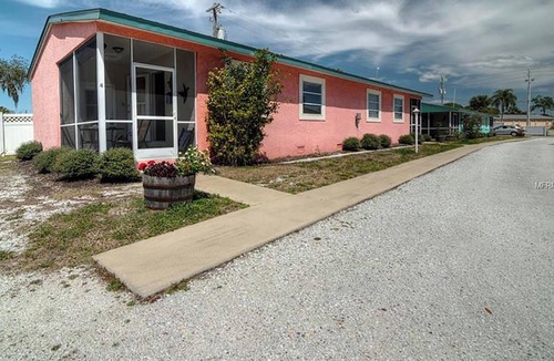 Englewood Cottage | Adorable Cottages on Lemon Bay
