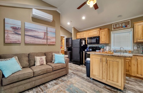 Springville House | Adorable Tiny Home! Pet Friendly. Minutes from Kentucky Lake