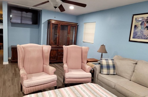 Altamonte Springs House | Affordable Casual Living in Altamonte Springs for Large Group