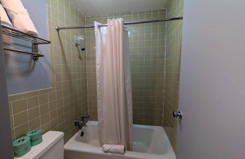 Cartersville Hotel | Affordable Getaway w/Amenities Close to the Action