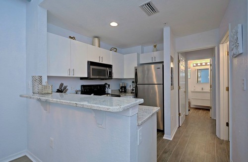 Historic Ybor Condo | Affordable modern luxury in YBOR City -Downtown Tampa - 10% Weekly Discount