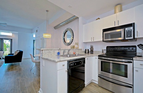 Historic Ybor Condo | Affordable modern luxury in YBOR City -Downtown Tampa - 10% Weekly Discount