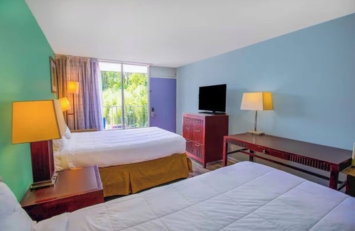 Kernersville Hotel | Affordable Room Close to Sedge Garden Park – 7 Miles