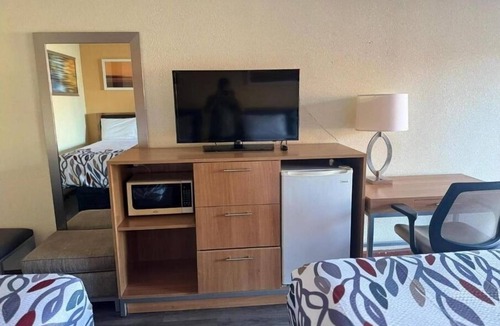 St. George Hotel | Affordable Stay Near I-95 with Peaceful Rooms and Dining Convenience