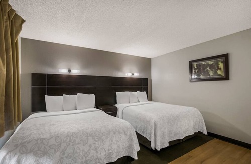 Ashley Oaks Hotel | Affordable Stay | 3 Pet-Friendly Units w/Free Breakfast, Free Parking, Pool