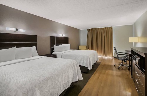 Ashley Oaks Hotel | Affordable Stay | 3 Pet-Friendly Units w/Free Breakfast, Free Parking, Pool
