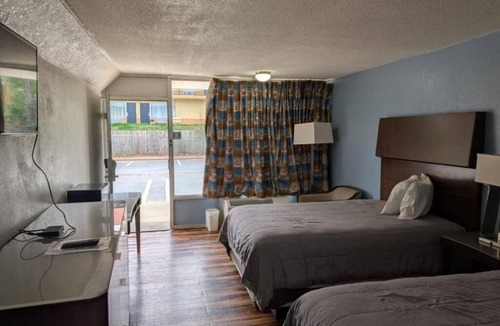 Cartersville Hotel | Affordable Stay Close to Manning Lake – Pet Friendly!