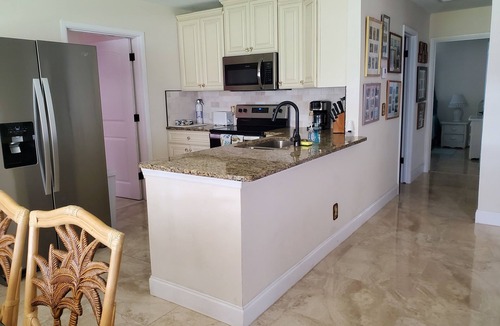 Beach Club Colony House | ALL Pets Welcome, Private Beach, Tiki Hut, Fenced Yard