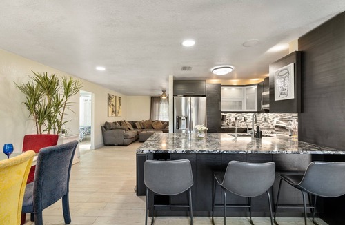 South Venice Villa | All Your Vacation Needs Met–South Venice Pool Home