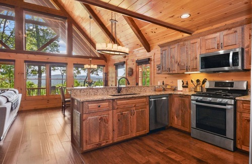 Aska Cabin | Alta Vista Views Game Room Pet Friendly