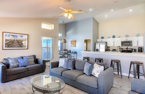 Davenport House | ALWAYS FREE POOL AND SPA HEAT - Disney fireworks from pool/spa, Orange grove