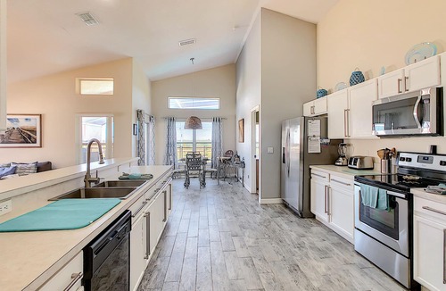 Davenport House | ALWAYS FREE POOL AND SPA HEAT - Disney fireworks from pool/spa, Orange grove