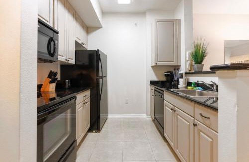 Florida Center Apartment | Amazing 1 Bedrooms 2 Miles from Universal