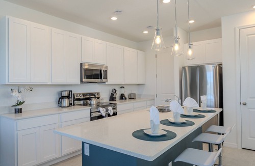 Davenport House | Amazing 3BR/2BA Townhome 348