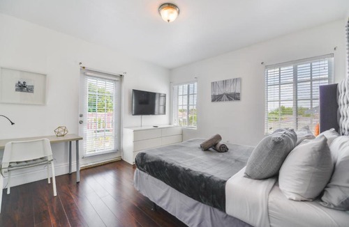 Buena Vista House | Amazing 5BR Family House At Design District - 15 min from the beach