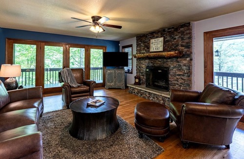 Topton Cabin | Amazing Lakefront Cabin Perfect for Groups in Topton, North Carolina