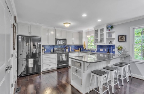 Gainesville House | Amazing Lakefront Home With A Dock