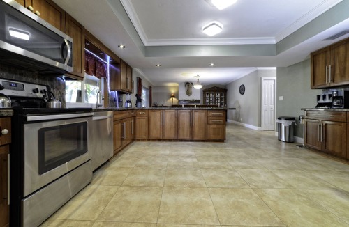 Cooper City House | Amazing ranch experience with private lake & pool