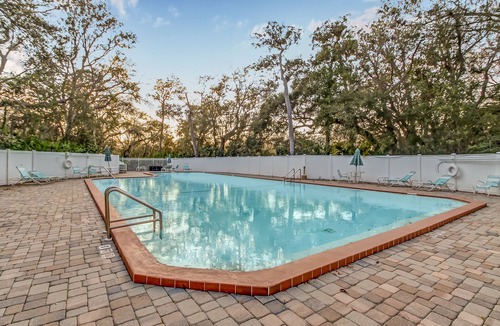 Fernandina Beach Condo | Amelia Landings | Screened Porch | Wooded View | Community Pool | Short Walk to Beach