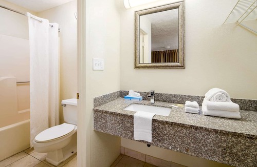 Pigeon Forge Hotel | Americana Inn, a Travelodge by Wyndham