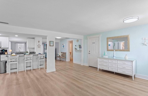 West Bradenton House | AMI Beaches + Heated Salt Pool & Spa + Game Room