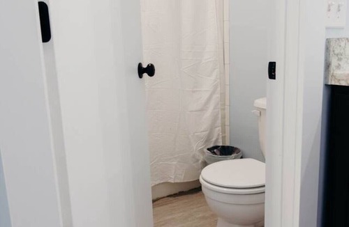 Byrdstown Bed & Breakfast | Amonette Bend Room, Lakeside Inn at Dale Hollow