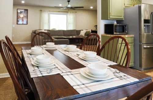 Hico House | An explorer's escape - 3 bed 2 bath house with AC in Hico