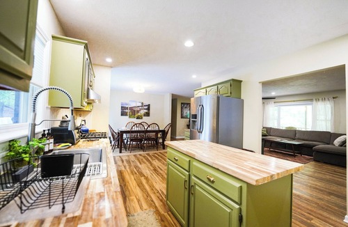 Hico House | An explorer's escape - 3 bed 2 bath house with AC in Hico