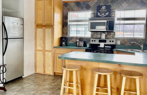 Big Creek Boat Rental | Anchors Away Floating Home @ Whitman Hollow Marina/Froggies Patio Bar