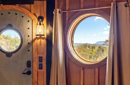 Knoxville Hotel | Ancient Lore Village
