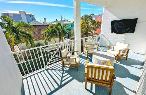 Pass-a-Grille Historic District Apartment | Apartment ∙ 5 bedrooms ∙ 10 guests