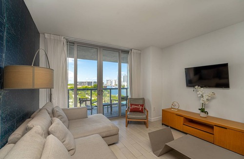 Hallandale Beach Apartment | Apartment ∙ 1 bedroom ∙ 3 guests