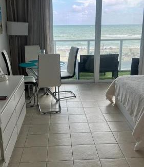 Sunny Isles Beach Apartment | Apartment View to the Beach Sunny Isles