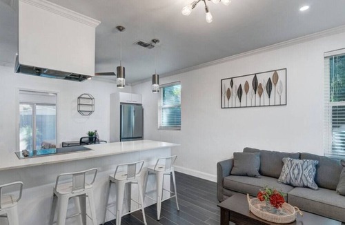 Parkland Estates Apartment | APT 2 · Hyde Park/ Bayshore Blvd Private Suite