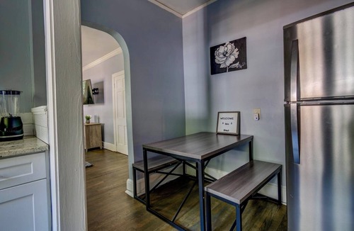Decatur Apartment | Apt D - Modern Heart of Decatur King Comfort TV Wi-Fi Sleeps 4