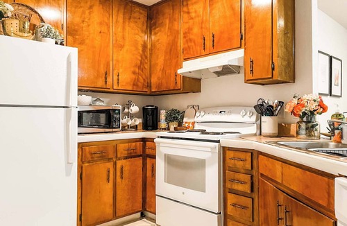 Tallahassee House | Aqua Oasis - Private Bedroom in Lovely Townhome