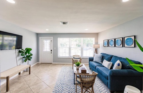 Pompano Beach House | Aquamarine Abode - Cozy Design Hot Tub and Yard