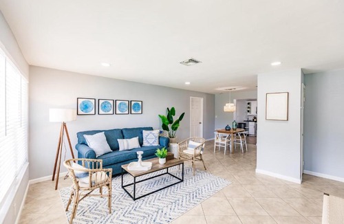 Pompano Beach House | Aquamarine Abode - Cozy Design Hot Tub and Yard