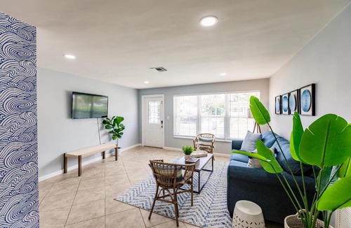 Pompano Beach House | Aquamarine Abode - Cozy Design Hot Tub and Yard