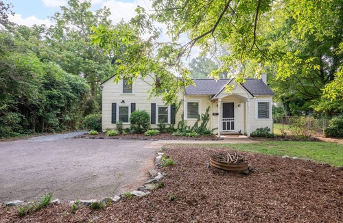 Winston - Salem House | Ardmore Bungalow - 1.4m to Hospitals - Fenced Yard