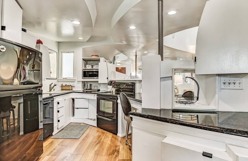 Savannah Victorian District House | Artistic Executive Rental in Historic Savannah, Heated Pool Access by Southern Belle Savannah