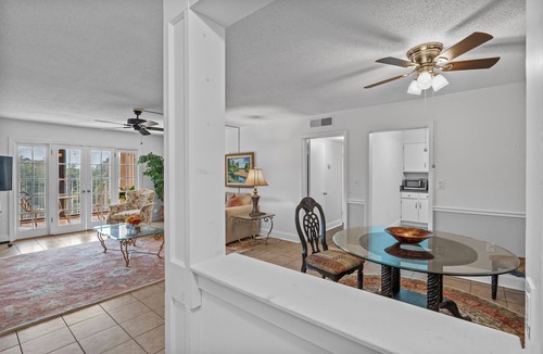 Columbia Apartment | Artsy High-rise Condo