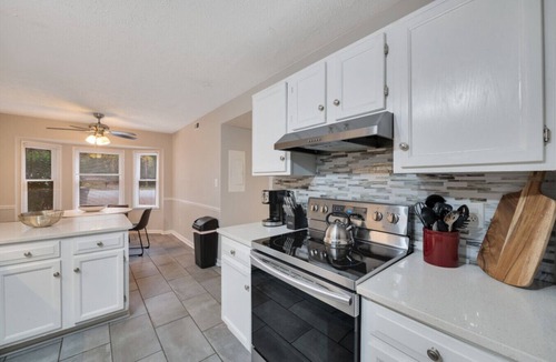 Smyrna Villa | ATH - Sleeps 4 - 2 Beds - Pet friendly - CC1