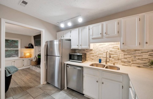 Smyrna Villa | ATH - Sleeps 4 - 2 Beds - Pet friendly - CC1