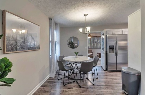 Acworth House | ATH - Sleeps 6 - 3 Beds - Pet friendly - Dustin
