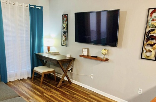 Enterprise House | Auntie Ruckers Charming Townhouse