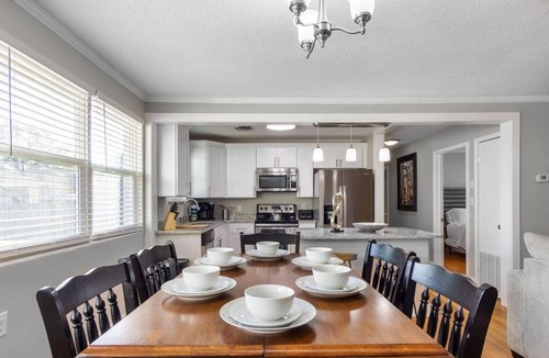 Jacksonville House | ~Autumn Light Sleeps 12 NAS Jax & Dwntn~
