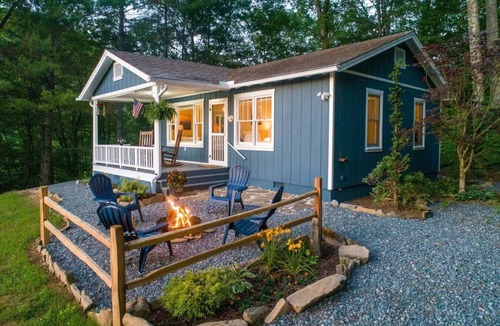 Bryson City House | Awesome mountain view, sunsets, Bryson city, humming birds galore, Wi-Fi, great kitchen, close to all attractions, dog friendly